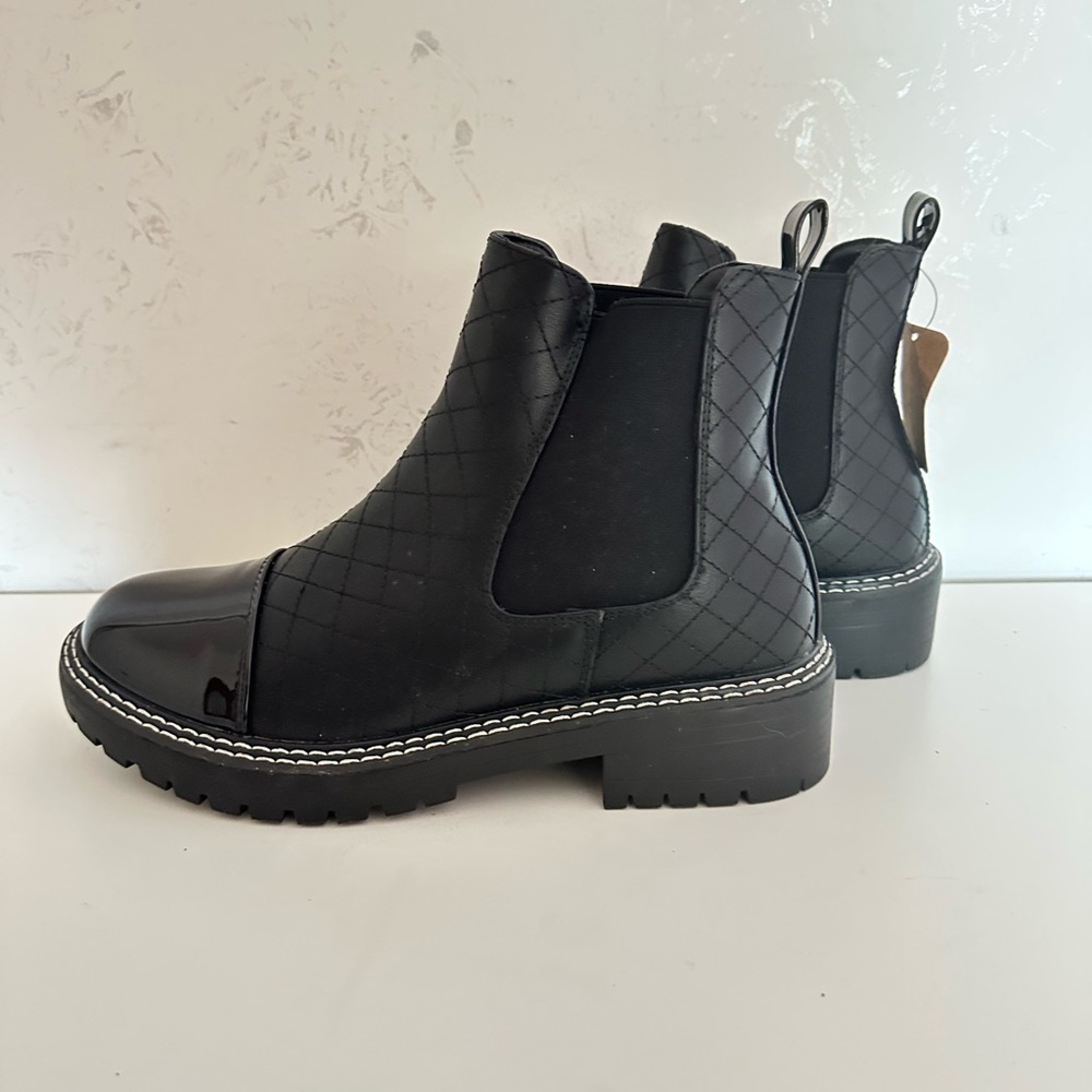 Jeossy Milan Quilted Chelsea Boots Black Patent Toe Women’s 9.5 New No Box